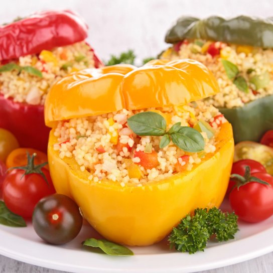 Фарширований перець з кускусом і курятиною