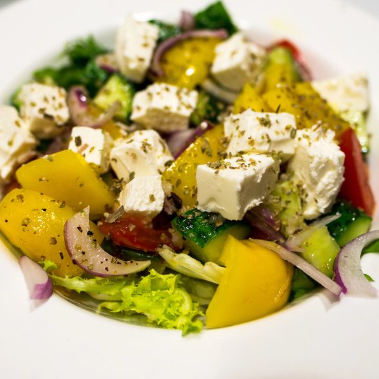 Картопляний салат з оливками та фетою