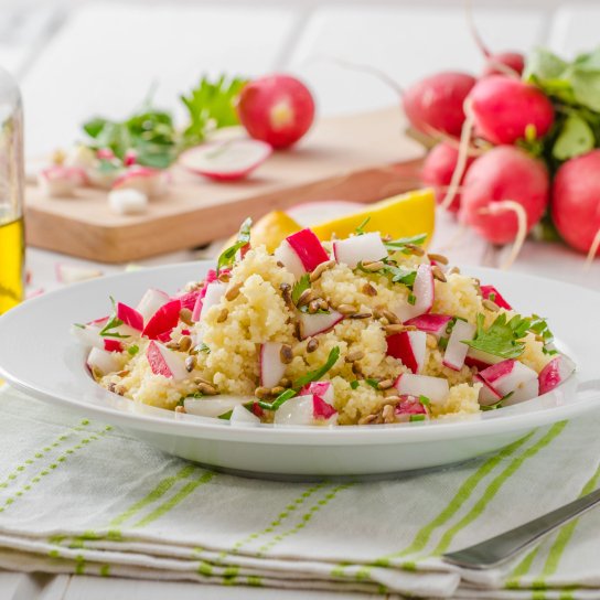 Салат з кускусом і редискою