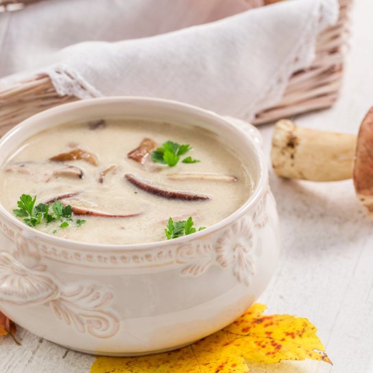 Карпатська юшка з плавленим сиром