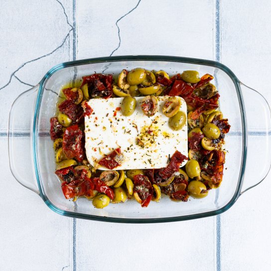 запечена фета по-середземноморськи