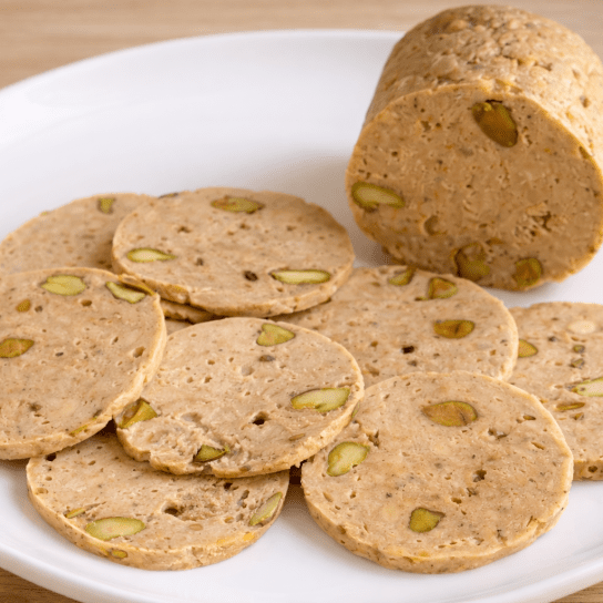 Куряча ковбаса з горіхами