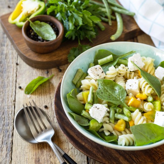 Паста-салат зі шпинатом і фетою