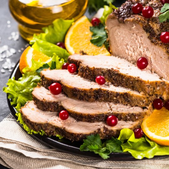 Свинина, тушкована у пиві з кавою і цедрою