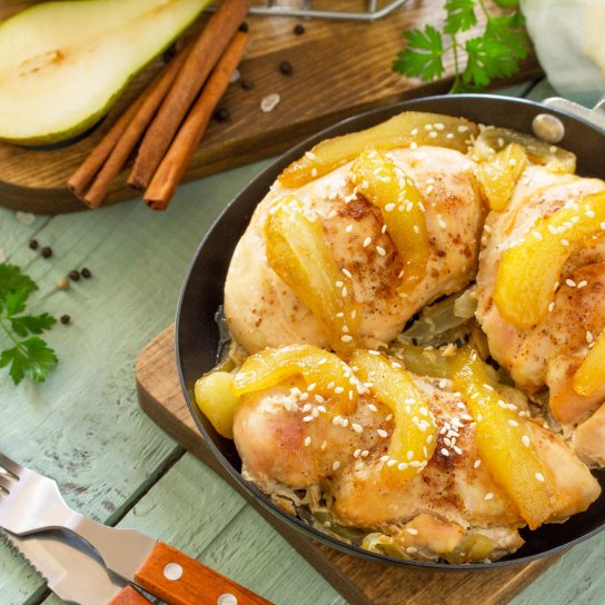 Куряча грудка, запечена з грушами