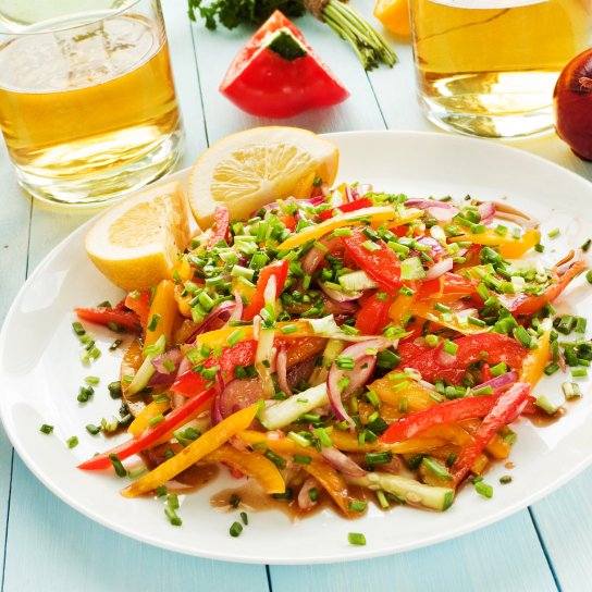 Теплий салат із цибулі-порею