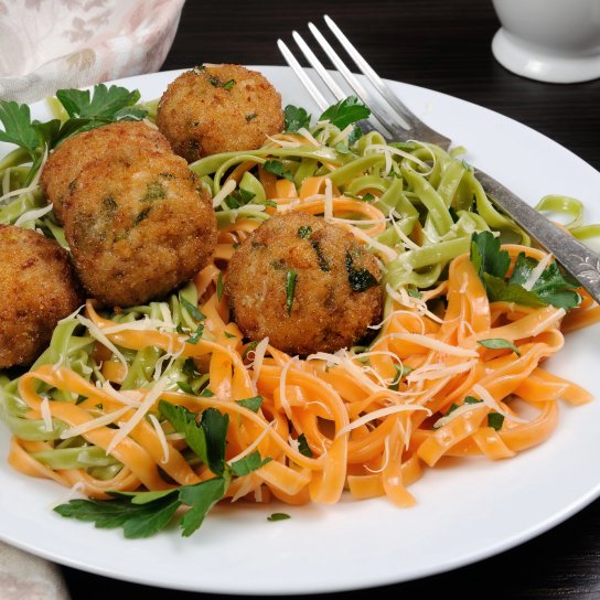 Яловичі фрикадельки з зеленою цибулею та шпинатом