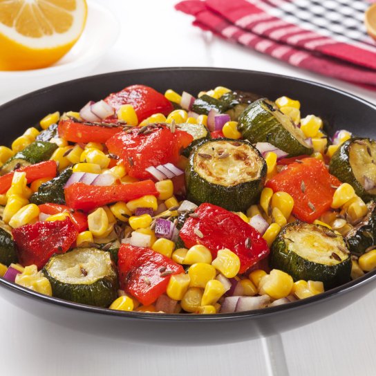 Салат із запечених овочів з кукурудзою