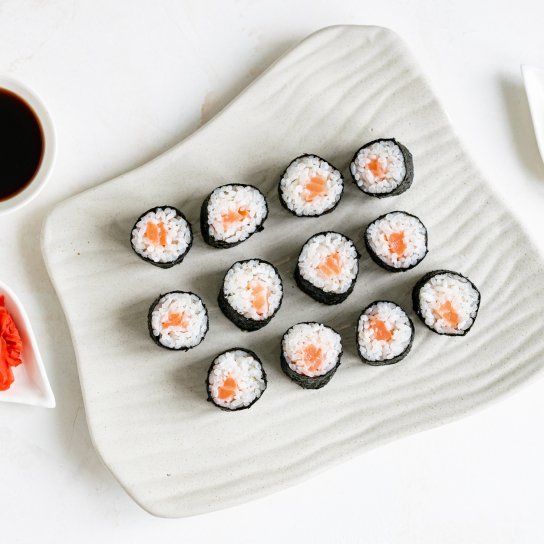 Суші маки з лососем