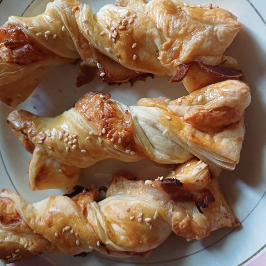 Слойки з беконом Слойки з беконом