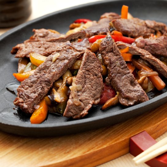 М’ясо з овочами в азійському стилі