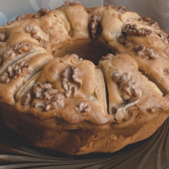 Шарлотка з яблуками та горішками Шарлотка з яблуками та горішками