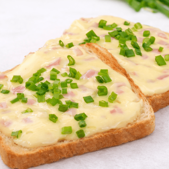 Плавлений сир з беконом
