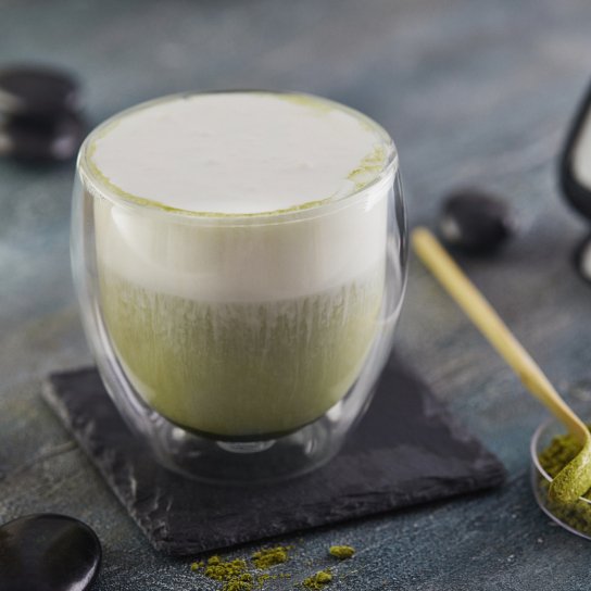 Матча-лате з корицею