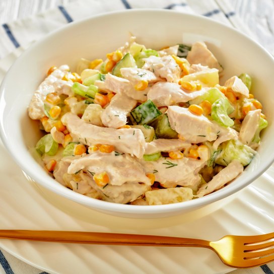 Курячий салат з хрусткою кукурудзою