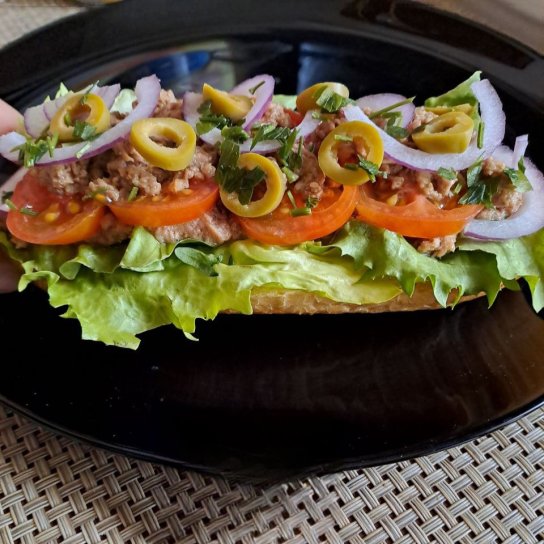 Бутерброд з тунцем