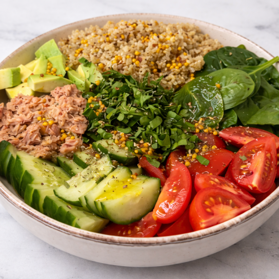 Боул з кіноа і тунцем