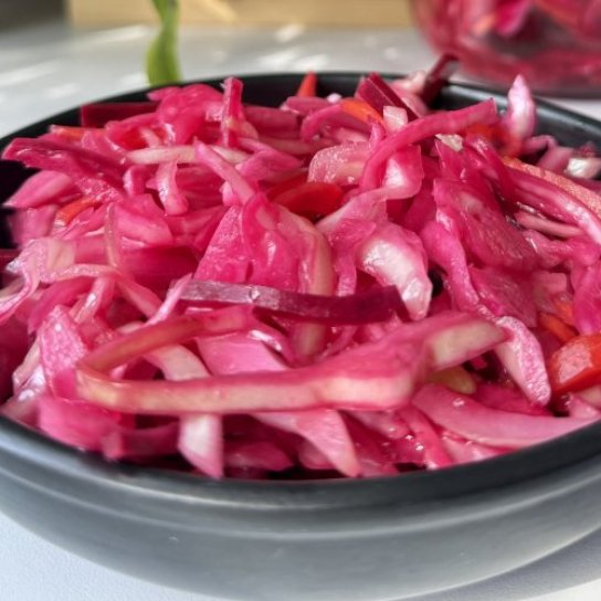 Маринована капуста з овочами