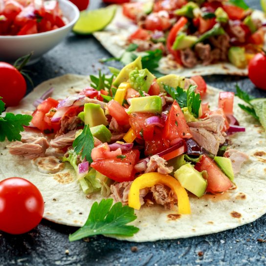 Врап із консервованим тунцем