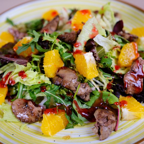 Салат з печінкою та апельсином