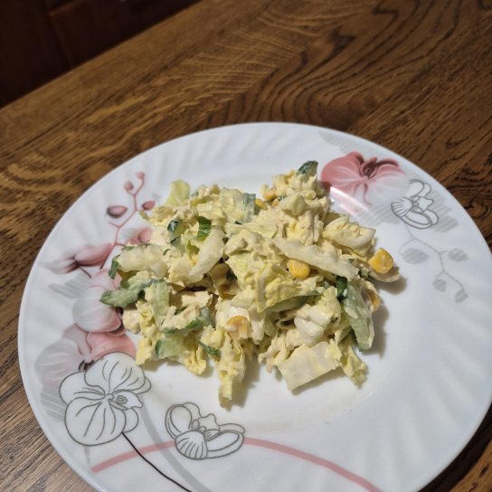 Салат з куркою і пекінською капустою
