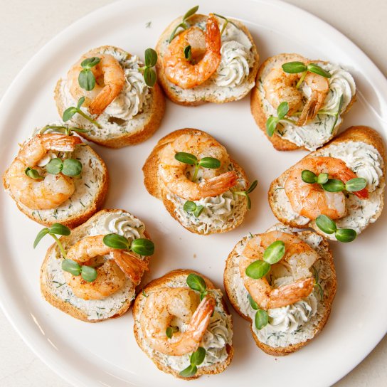 Вершкові канапки з креветками