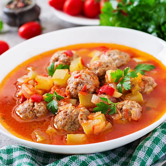 Борщ з фрикадельками