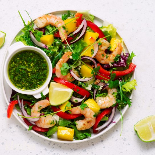 Салат із креветками та манго