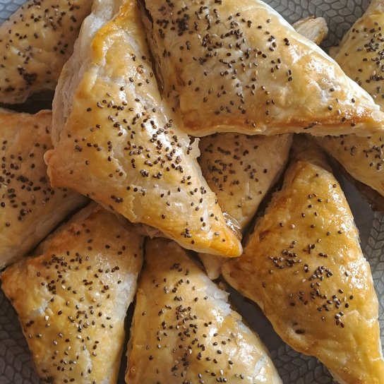 Яблучні трикутники з корицею та насінням чіа