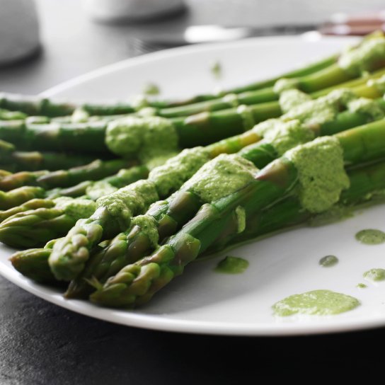 Спаржа в соусі з черемші
