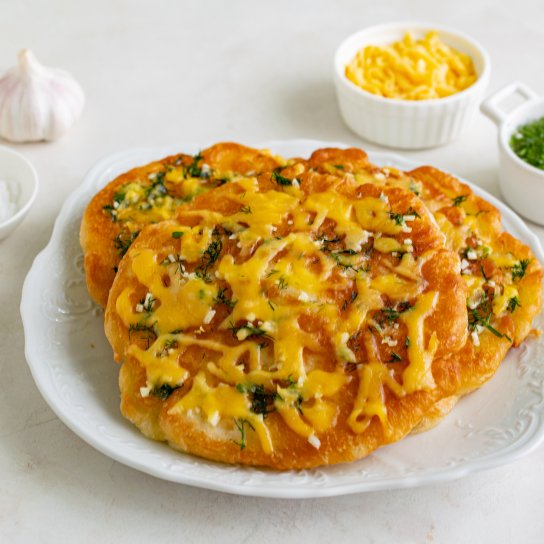 Жареные лепешки с сыром