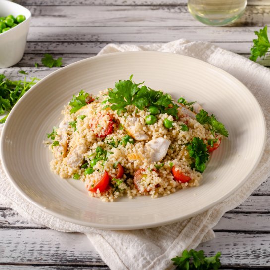 Салат з кускусу, курки та лимонної заправки