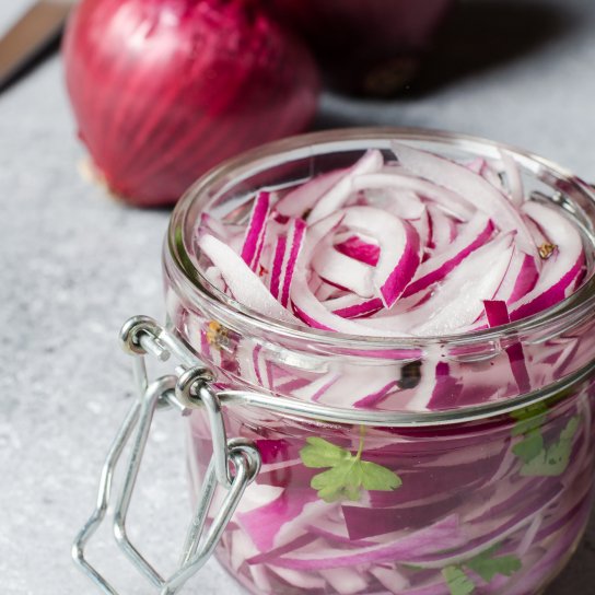 Швидка маринована цибуля