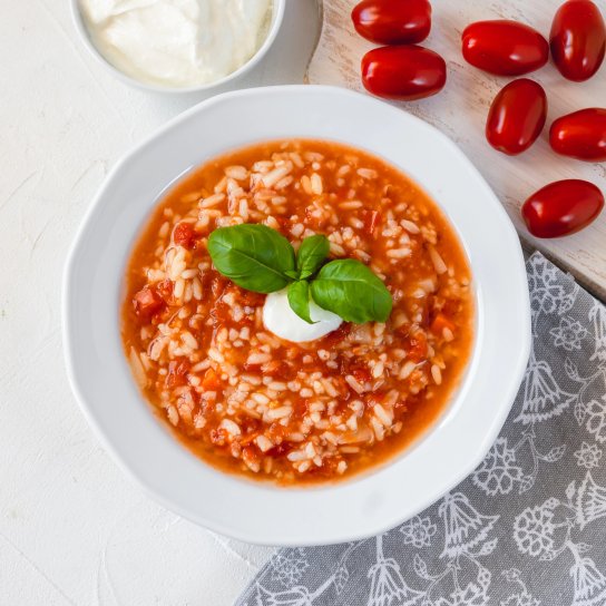 Рисовий суп з кількою в томаті