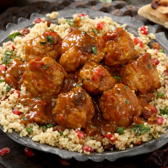 Фрикадельки з зеленим табуле й соусом із тахіні