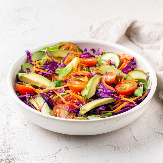 Салат з авокадо з азійською заправкою