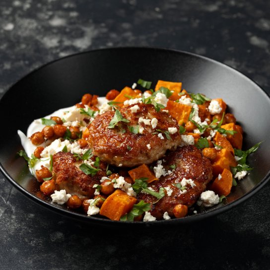 Курка, запечена в духовці з фетою