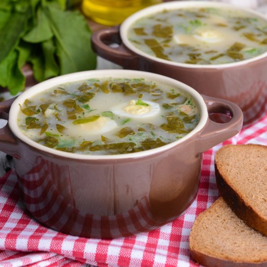 Зелений борщ з фрикадельками