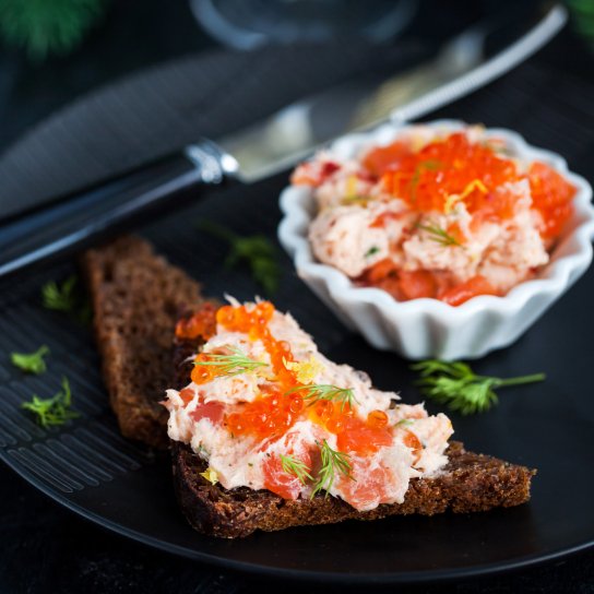 Паштет из копченой рыбы с икрой