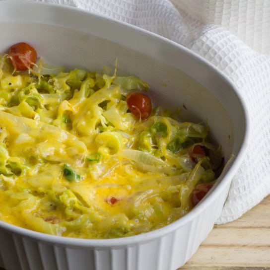 Молодая капуста в сливках с сыром