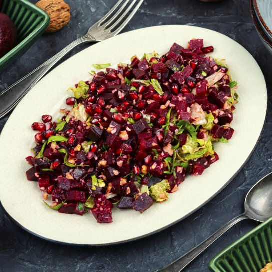 Салат із гранатом і бринзою