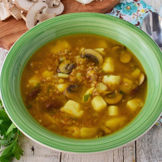 Гречаний суп з грибами