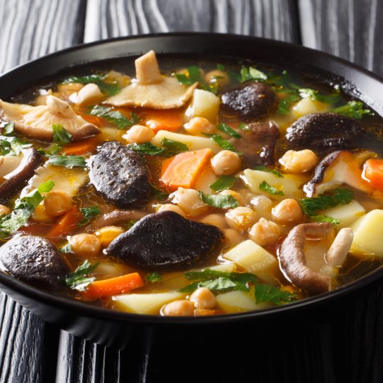 Суп з нутом та грибами