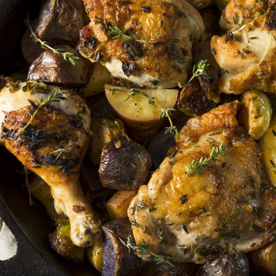 Курятина з фетою, лимоном та гострим йогуртом