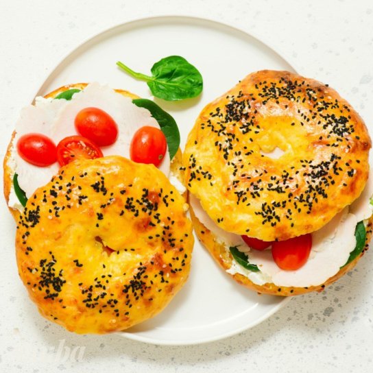 Сирні бейгли з кунжутом