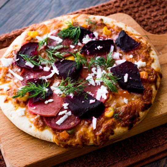 Тарт татен з буряком і червоною цибулею