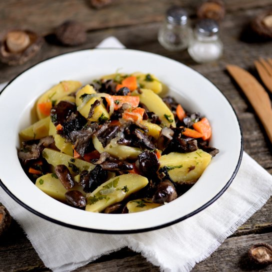 Картопля з сушеними грибами