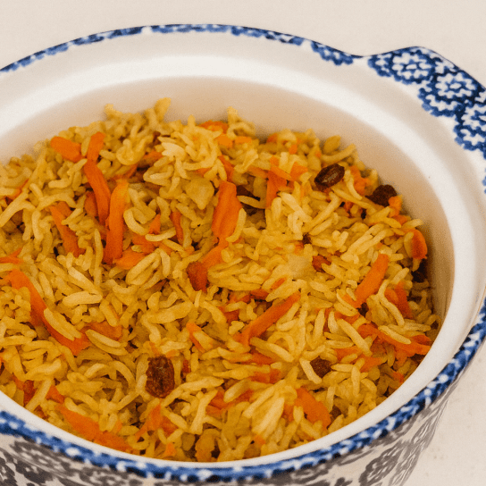 Плов з овочами, м’ясом та сухофруктами