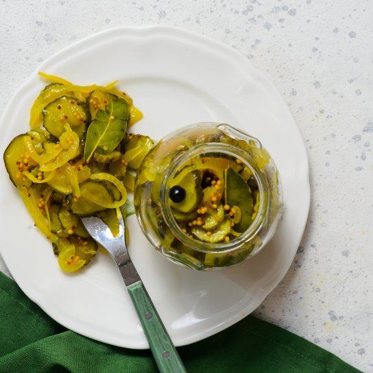 Огурцы с куркумой