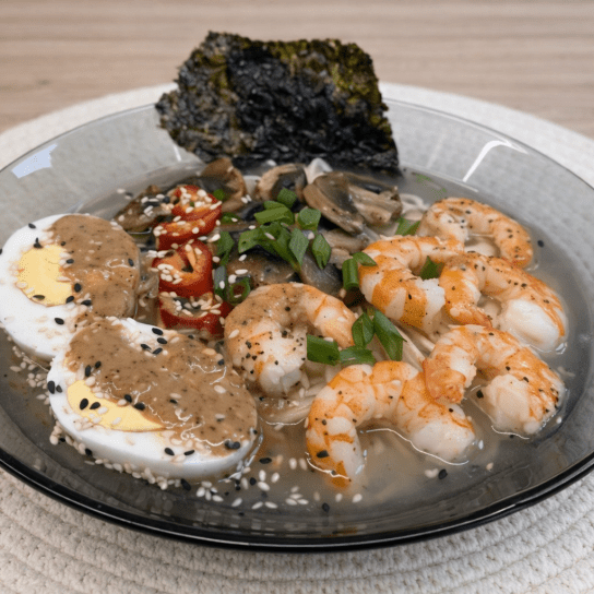 Рамен з креветками і печерицями